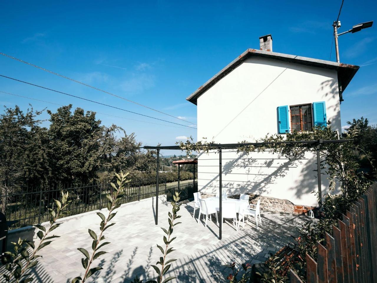 Superb Holiday Home In Piedmont Italy With Fireplace Santo Stefano Belbo Exteriör bild