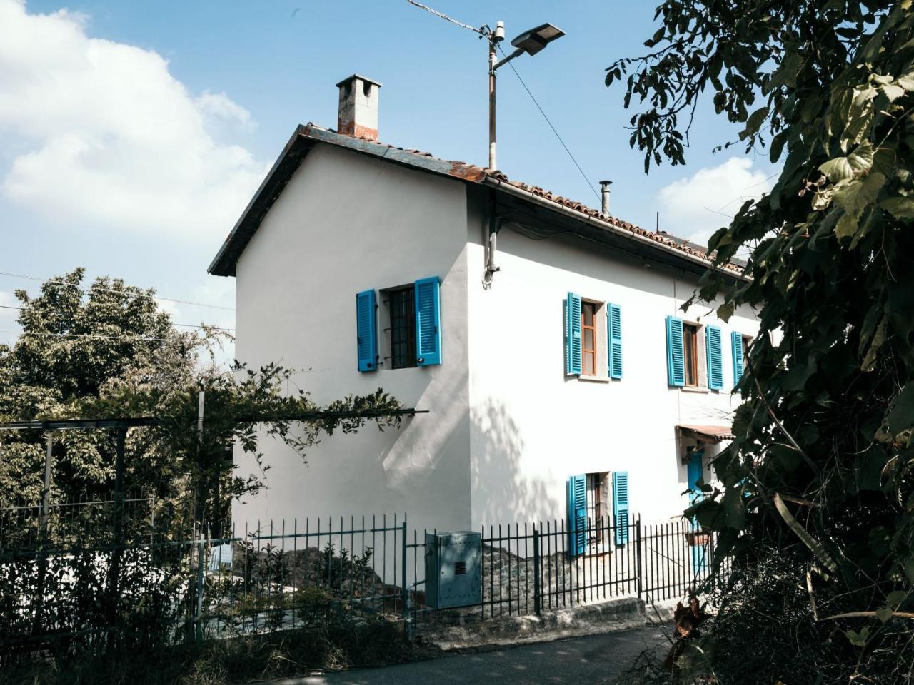 Superb Holiday Home In Piedmont Italy With Fireplace Santo Stefano Belbo Exteriör bild